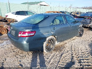 2011 Toyota Camry, VIN 4T1BF3EK7BU591518. Zdjęcie 4 z 6 z aukcji IAAI. Katalog aut z USA OpenDataCar.