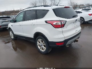 2017 Ford Escape, VIN 1FMCU9GD5HUE44571. Zdjęcie 3 z 6 z aukcji IAAI. Katalog aut z USA OpenDataCar.
