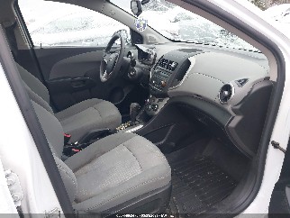 2015 Chevrolet Sonic, VIN 1G1JA5SG8F4132300. Фото 5 з 6 з аукціону IAAI. Каталог авто зі США OpenDataCar.