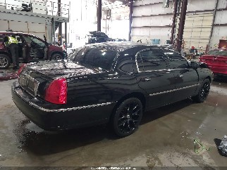 2008 Lincoln Town Car, VIN 2LNHM82V88X649715. Фото 4 з 6 з аукціону IAAI. Каталог авто зі США OpenDataCar.
