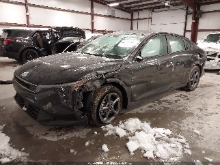 2025 Kia K4, VIN 3KPFT4DE3SE115295. Фото 2 з 6 з аукціону IAAI. Каталог авто зі США OpenDataCar.