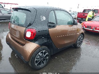 2017 Smart Fortwo, VIN WMEFJ9BA8HK214088. Фото 4 из 6 с аукциона IAAI. Каталог авто из США OpenDataCar.