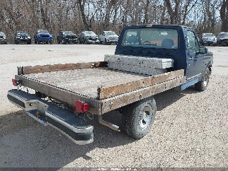 1992 Ford F-150 Lightning, VIN 1FTDF15N5NLA43233. Zdjęcie 4 z 6 z aukcji IAAI. Katalog aut z USA OpenDataCar.