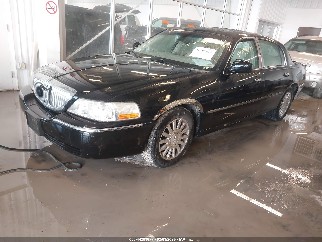 2003 Lincoln Town Car, VIN 1LNHM82W43Y623338. Фото 2 з 6 з аукціону IAAI. Каталог авто зі США OpenDataCar.