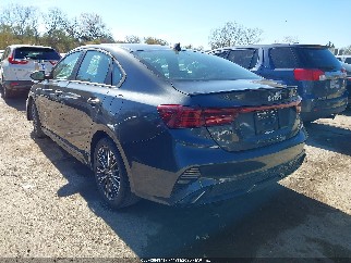 2024 Kia Forte, VIN 3KPF54AD9RE755320. Фото 3 з 6 з аукціону IAAI. Каталог авто зі США OpenDataCar.