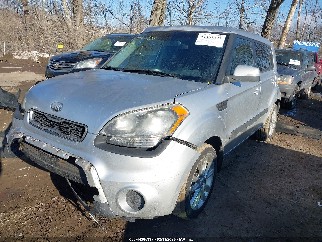 2013 Kia Soul, VIN KNDJT2A68D7574708. Фото 2 з 6 з аукціону IAAI. Каталог авто зі США OpenDataCar.
