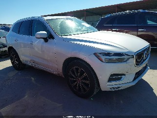 2018 Volvo XC60, VIN YV4102RL6J1008156. Фото 1 з 6 з аукціону IAAI. Каталог авто зі США OpenDataCar.