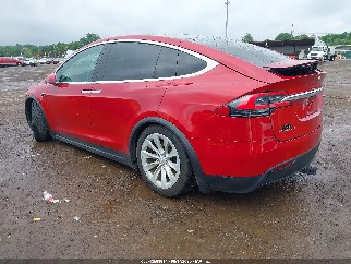 2017 Tesla Model X, VIN 5YJXCDE22HF054694. Фото 3 из 6 с аукциона IAAI. Каталог авто из США OpenDataCar.