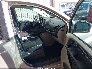 2015 Chrysler Town & Country, VIN 2C4RC1BG4FR582830. Фото 5 из 6 с аукциона IAAI. Каталог авто из США OpenDataCar.