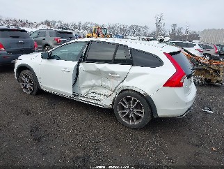 2018 Volvo V60 Cross Country, VIN YV440MWK5J2057699. Фото 3 из 6 с аукциона IAAI. Каталог авто из США OpenDataCar.