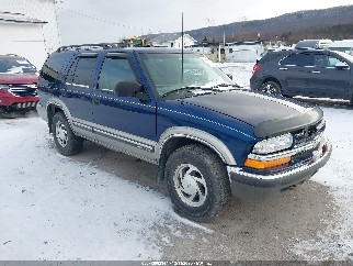 2000 Chevrolet Blazer, VIN 1GNDT13W4Y2330777. Фото 1 из 6 с аукциона IAAI. Каталог авто из США OpenDataCar.