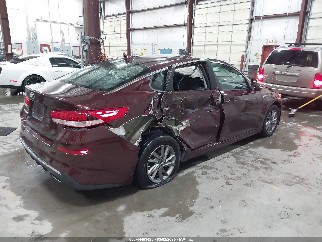 2020 Kia Optima, VIN 5XXGT4L36LG388003. Фото 4 з 6 з аукціону IAAI. Каталог авто зі США OpenDataCar.