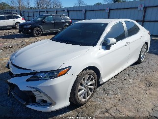 2021 Toyota Camry, VIN 4T1C11AK9MU576258. Zdjęcie 2 z 6 z aukcji IAAI. Katalog aut z USA OpenDataCar.