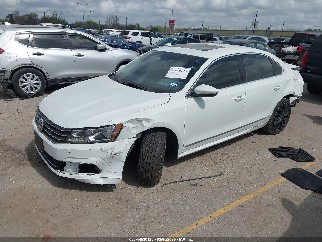 2017 Volkswagen Passat, VIN 1VWBT7A37HC022294. Фото 2 з 6 з аукціону IAAI. Каталог авто зі США OpenDataCar.