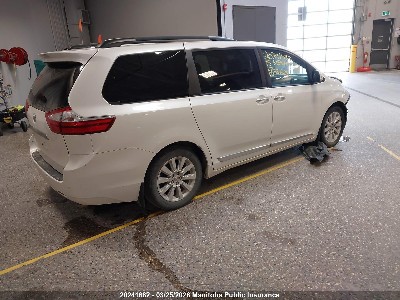 2015 Toyota Sienna, VIN 5TDYK3DC3FS531606. Фото 4 з 6 з аукціону IAAI. Каталог авто зі США OpenDataCar.