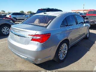 2013 Chrysler 200, VIN 1C3CCBCGXDN509759. Zdjęcie 4 z 6 z aukcji IAAI. Katalog aut z USA OpenDataCar.