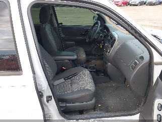 2004 Ford Escape, VIN 1FMYU93184DA16859. Фото 5 з 6 з аукціону IAAI. Каталог авто зі США OpenDataCar.