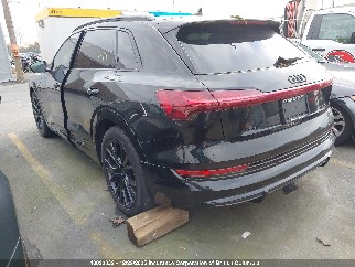2022 Audi e-tron, VIN WA1VAAGEXNB025326. Фото 3 з 6 з аукціону IAAI. Каталог авто зі США OpenDataCar.