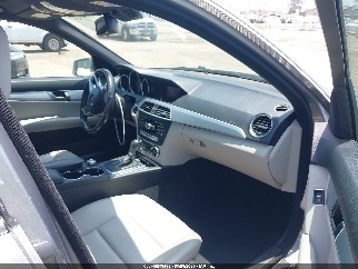 2012 Mercedes-benz C-Class, VIN WDDGF4HBXCA622457. Фото 5 з 6 з аукціону IAAI. Каталог авто зі США OpenDataCar.