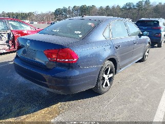 2014 Volkswagen Passat, VIN 1VWAP7A30EC008667. Zdjęcie 4 z 6 z aukcji IAAI. Katalog aut z USA OpenDataCar.
