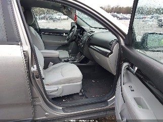 2013 Kia Sorento, VIN 5XYKTDA21DG376438. Фото 5 з 6 з аукціону IAAI. Каталог авто зі США OpenDataCar.