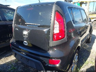 2013 Kia Soul, VIN KNDJT2A67D7482635. Фото 4 з 6 з аукціону IAAI. Каталог авто зі США OpenDataCar.