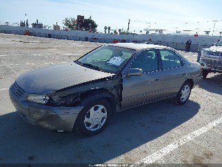 1998 Toyota Camry, VIN 4T1BF22K4WU057008. Zdjęcie 2 z 6 z aukcji IAAI. Katalog aut z USA OpenDataCar.