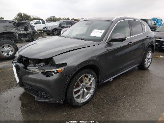 2021 Alfa romeo Stelvio, VIN ZASPAKBN4M7D18739. Фото 2 з 6 з аукціону IAAI. Каталог авто зі США OpenDataCar.