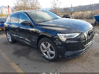 2019 Audi e-tron, VIN WA1LAAGE3KB022464. Фото 1 из 6 с аукциона IAAI. Каталог авто из США OpenDataCar.