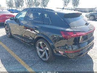 2024 Audi SQ8, VIN WA16CBGE7RB035127. Фото 3 из 6 с аукциона IAAI. Каталог авто из США OpenDataCar.