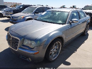 2006 Chrysler 300, VIN 2C3KA63H06H212688. Zdjęcie 2 z 6 z aukcji IAAI. Katalog aut z USA OpenDataCar.