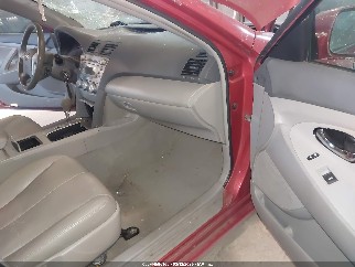 2011 Toyota Camry, VIN 4T1BF3EK0BU682811. Фото 5 з 6 з аукціону IAAI. Каталог авто зі США OpenDataCar.