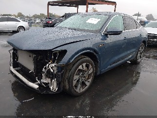 2022 Audi e-tron Sportback, VIN WA12AAGE1NB033320. Фото 2 из 6 с аукциона IAAI. Каталог авто из США OpenDataCar.