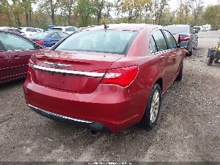 2011 Chrysler 200, VIN 1C3BC1FB4BN572097. Zdjęcie 4 z 6 z aukcji IAAI. Katalog aut z USA OpenDataCar.