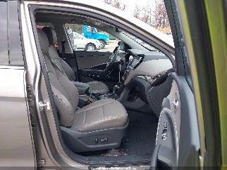 2017 Hyundai Santa Fe, VIN 5XYZWDLAXHG385428. Фото 5 из 6 с аукциона IAAI. Каталог авто из США OpenDataCar.