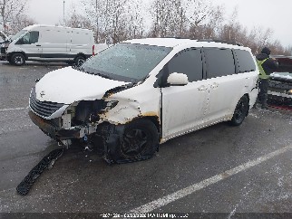 2014 Toyota Sienna, VIN 5TDKK3DC9ES489561. Фото 2 з 6 з аукціону IAAI. Каталог авто зі США OpenDataCar.