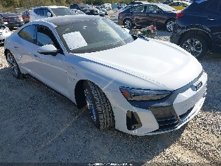 2024 Audi e-tron GT, VIN WAUDJBFW8R7002070. Фото 1 з 6 з аукціону IAAI. Каталог авто зі США OpenDataCar.