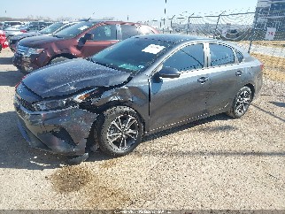 2022 Kia Forte, VIN 3KPF24AD9NE468045. Фото 2 з 6 з аукціону IAAI. Каталог авто зі США OpenDataCar.
