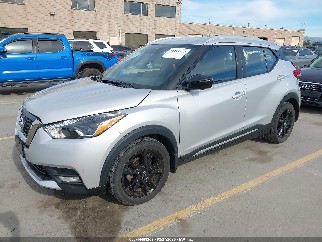 2020 Nissan Kicks, VIN 3N1CP5DV5LL580352. Фото 2 з 6 з аукціону IAAI. Каталог авто зі США OpenDataCar.