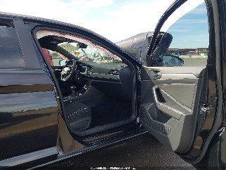 2024 Volkswagen Jetta, VIN 3VWBM7BU2RM070046. Фото 5 з 6 з аукціону IAAI. Каталог авто зі США OpenDataCar.