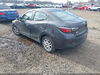 2017 Toyota Yaris, VIN 3MYDLBYV8HY149957. Фото 3 з 6 з аукціону IAAI. Каталог авто зі США OpenDataCar.