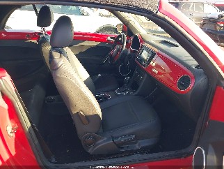 2013 Volkswagen Beetle, VIN 3VW5P7AT8DM825089. Zdjęcie 5 z 6 z aukcji IAAI. Katalog aut z USA OpenDataCar.