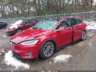 2017 Tesla Model X, VIN 5YJXCBE26HF043749. Фото 2 из 6 с аукциона IAAI. Каталог авто из США OpenDataCar.