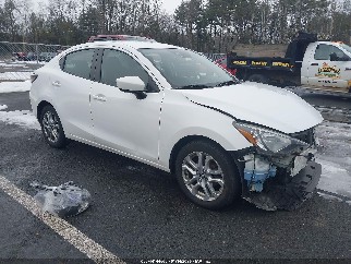 2018 Toyota Yaris, VIN 3MYDLBYV8JY332894. Фото 1 з 6 з аукціону IAAI. Каталог авто зі США OpenDataCar.