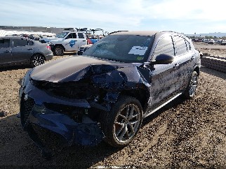 2018 Alfa romeo Stelvio, VIN ZASFAKNN9J7B95071. Фото 2 з 6 з аукціону IAAI. Каталог авто зі США OpenDataCar.
