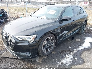 2021 Audi e-tron, VIN WA1AAAGE7MB009386. Фото 2 из 6 с аукциона IAAI. Каталог авто из США OpenDataCar.