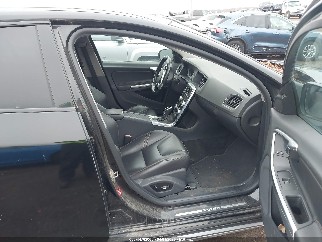 2015 Volvo V60 Cross Country, VIN YV4612HK8F1001681. Фото 5 з 6 з аукціону IAAI. Каталог авто зі США OpenDataCar.