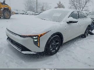 2025 Kia K4, VIN 3KPFT4DE2SE232446. Фото 2 из 6 с аукциона IAAI. Каталог авто из США OpenDataCar.