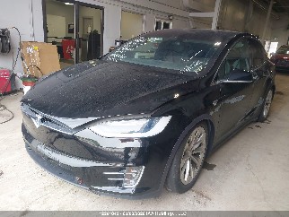 2019 Tesla Model X, VIN 5YJXCAE2XKF153737. Фото 2 из 6 с аукциона IAAI. Каталог авто из США OpenDataCar.