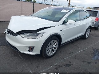 2021 Tesla Model X, VIN 5YJXCAE25MF321738. Фото 2 з 6 з аукціону IAAI. Каталог авто зі США OpenDataCar.